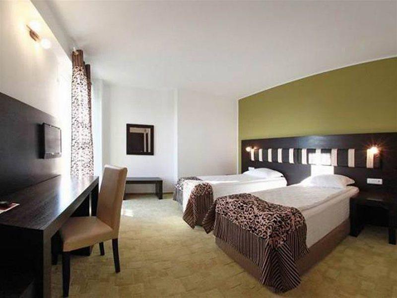 Hotel Sydney Craiova Quarto foto