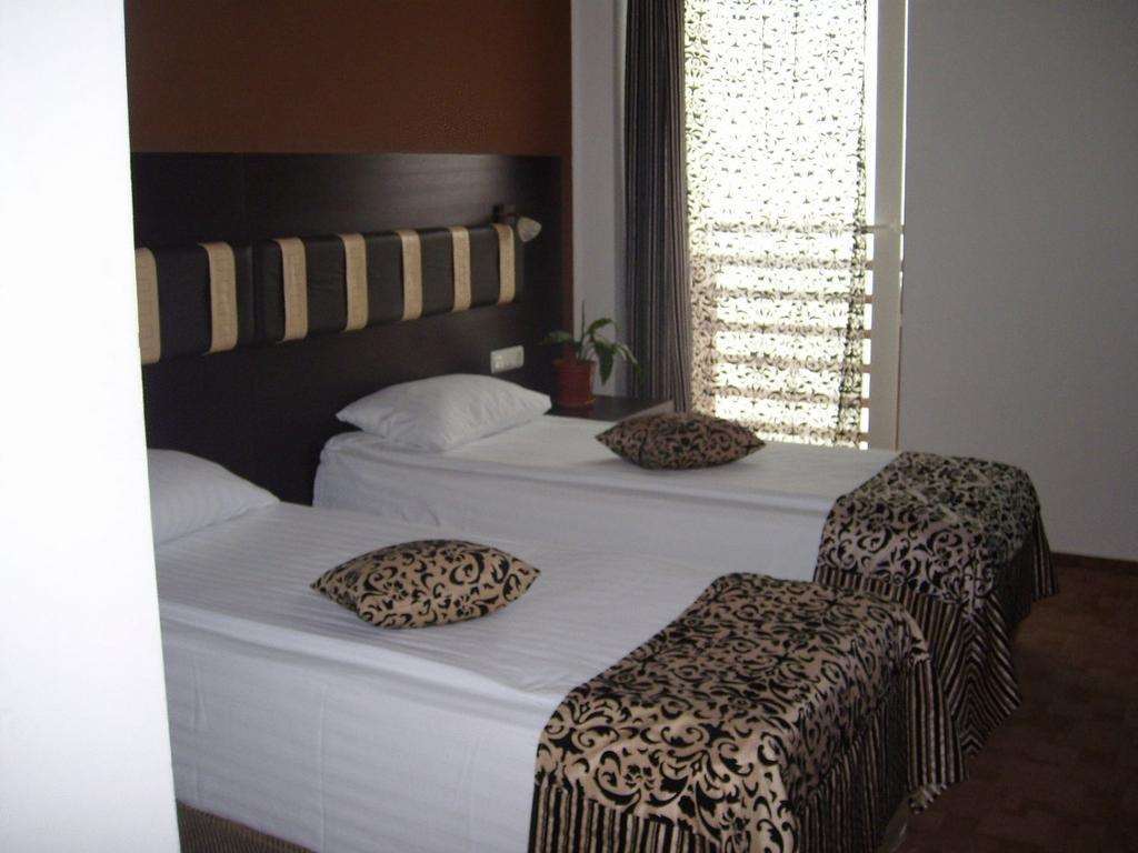 Hotel Sydney Craiova Quarto foto